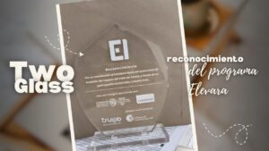 reconocimiento Elevara a Two Glass